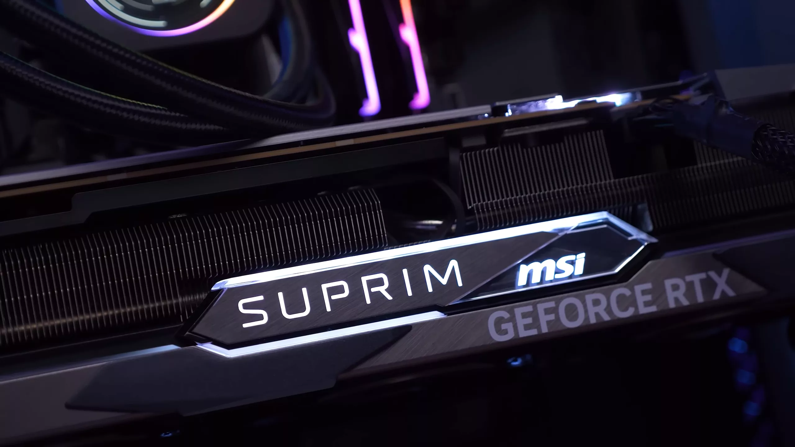 Costoso GDDR7 VRAM podría aumentar los precios de GPU RTX 50 personalizados