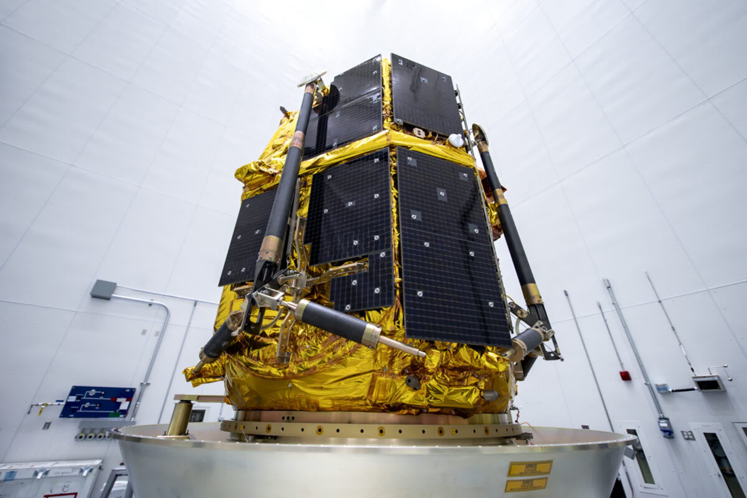 SpaceX Falcon 9 lanza una histórica misión dual con los módulos de aterrizaje lunares Blue Ghost y Resilience