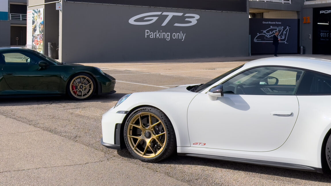 La función de ahorro de peso y optimización aerodinámica en el Porsche 911 GT3 2025