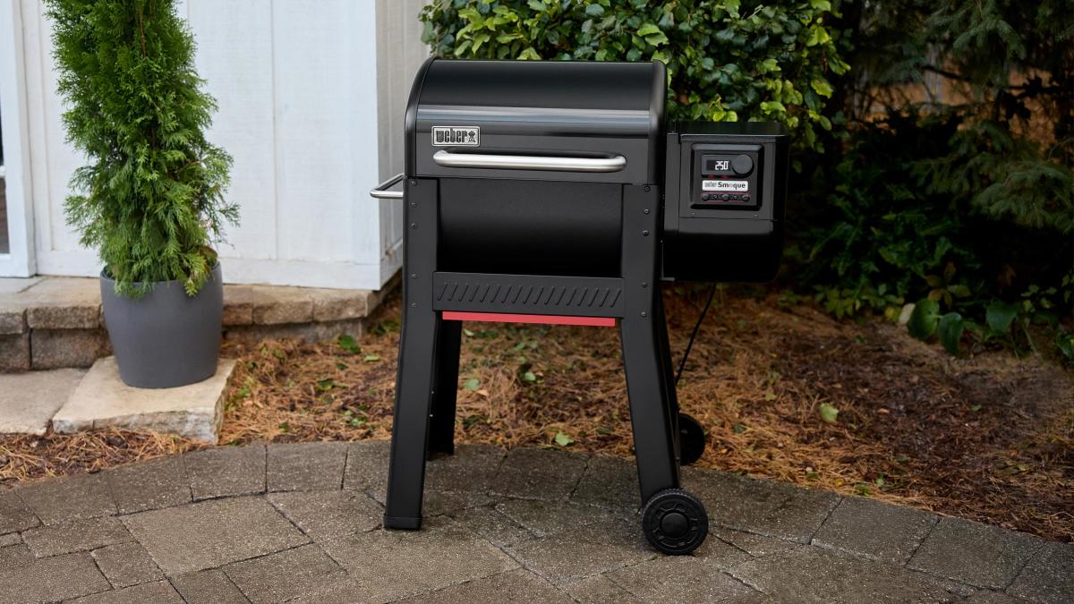 Weber pretende ofrecer un rendimiento de asado inteligente a un precio más bajo con Smoque