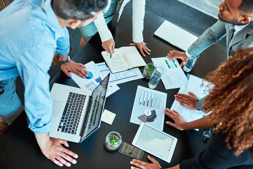 Cinco formas en que los equipos de datos deben liderar en organizaciones impulsadas por la IA