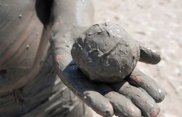 De dónde vienen los grandes montones de barro