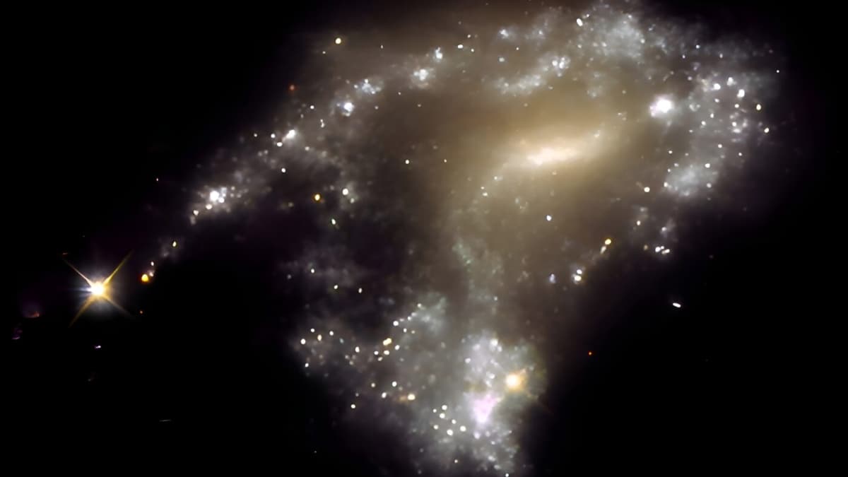 Cinco galaxias enanas encontradas en una alineación poco común, desafían los modelos cósmicos actuales