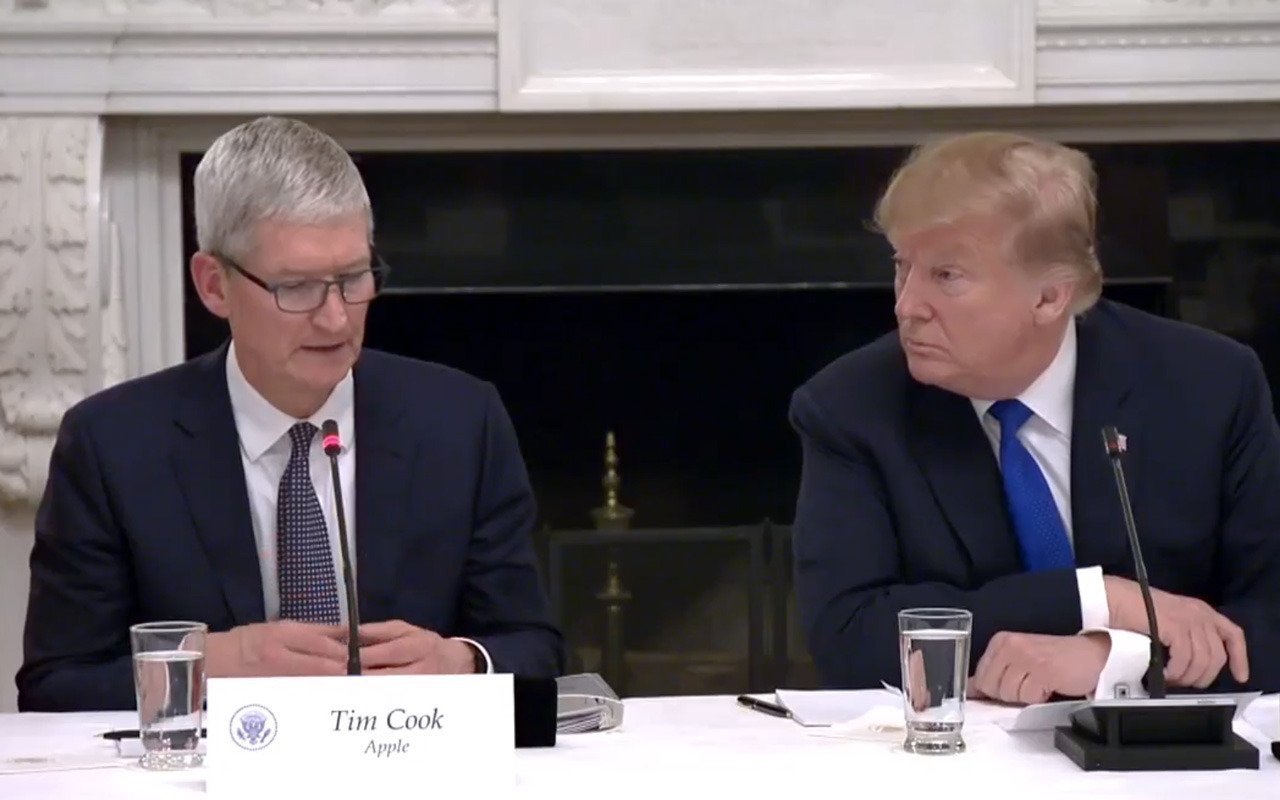 El CEO de Apple, Tim Cook, invirtió 1 millón de dólares en la inauguración en EE.UU.