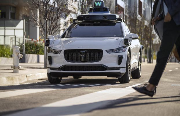 Waymo está agregando cuentas adolescentes para viajes autónomos de vehículos sin padres