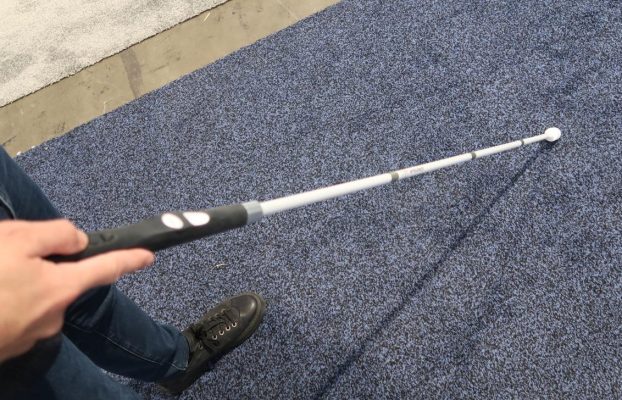 El WeWalk Smart Cane 2 podría ser uno de los pocos buenos casos de uso de IA en CES 2025