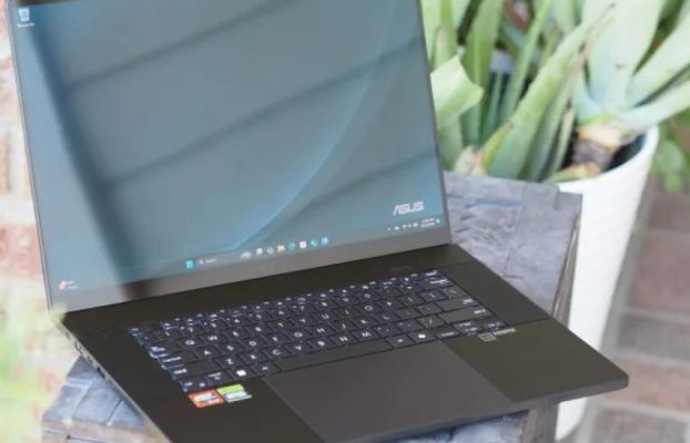 Cuatro consejos de experto para comprar una laptop 2025