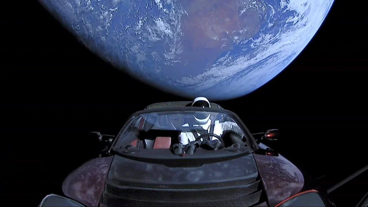 Tesla Roadster clasificado por error como asteroide cercano a la tierra