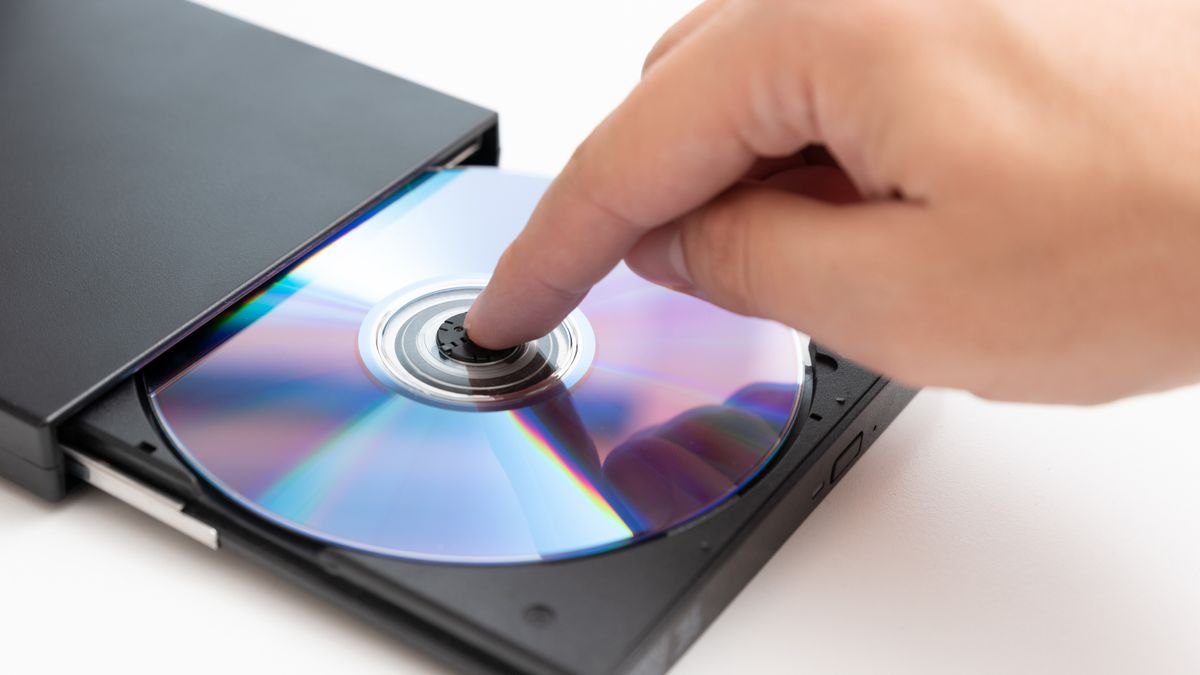 Blu-ray está muriendo, así que creo que ahora es el momento de que la cinta ‘obsoleta’ brille nuevamente en las ironías más extrañas