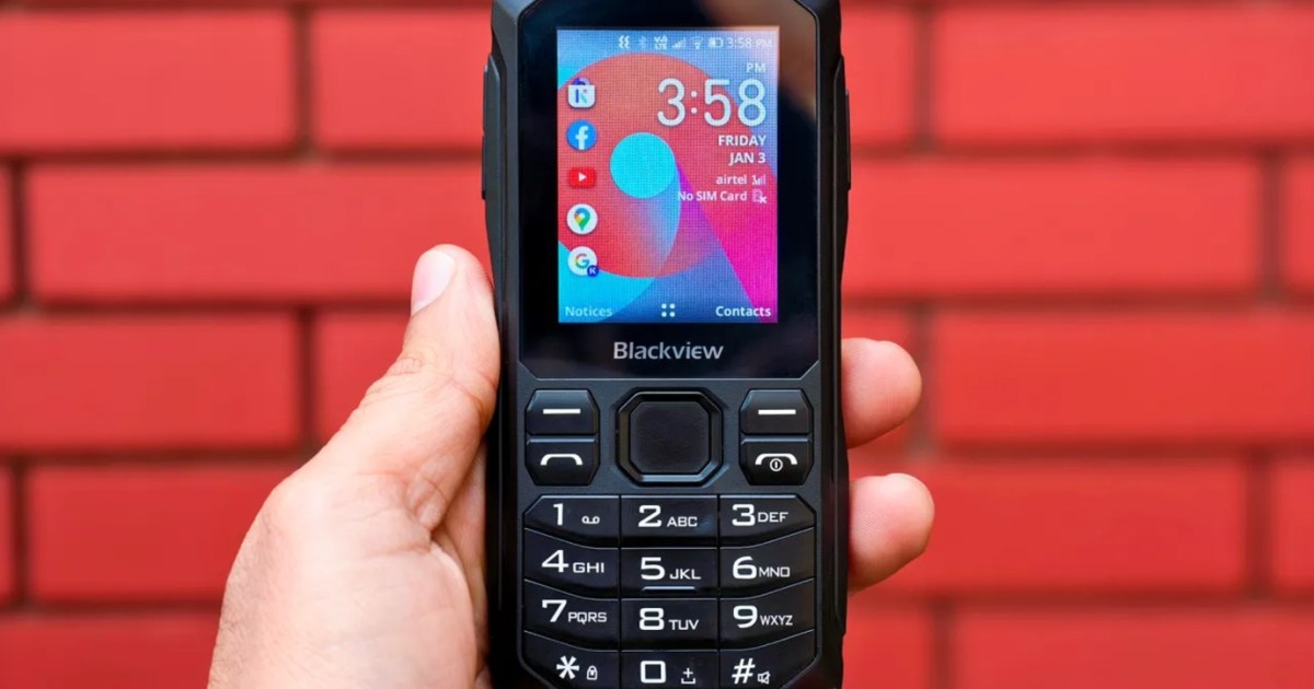 Compré un teléfono tonto para mi abuela, pero terminé usándolo yo mismo