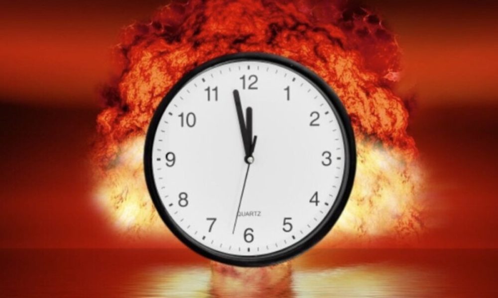 El Doomsday Clock 2025 avanza a 89 segundos