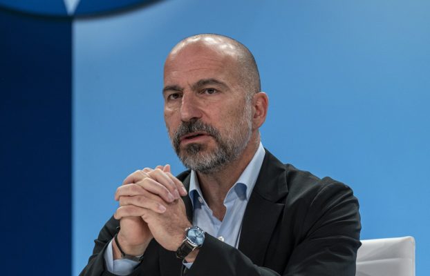 El director ejecutivo de Uber, Dara Khosrowshahi, renuncia a la junta directiva de la startup de camiones autónomos Aurora