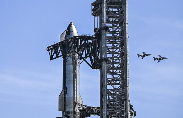 SpaceX y Blue Origin deben investigar las grandes pruebas de cohetes de esta semana, dice la FAA