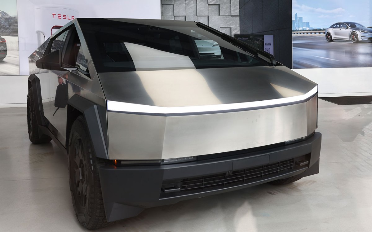 Tesla Cybertruck no logra impulsar las ventas en 2024, ya que las entregas anuales caen por primera vez