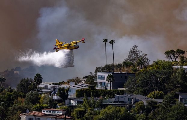 Un dron hizo un agujero en un avión de bomberos de Los Ángeles