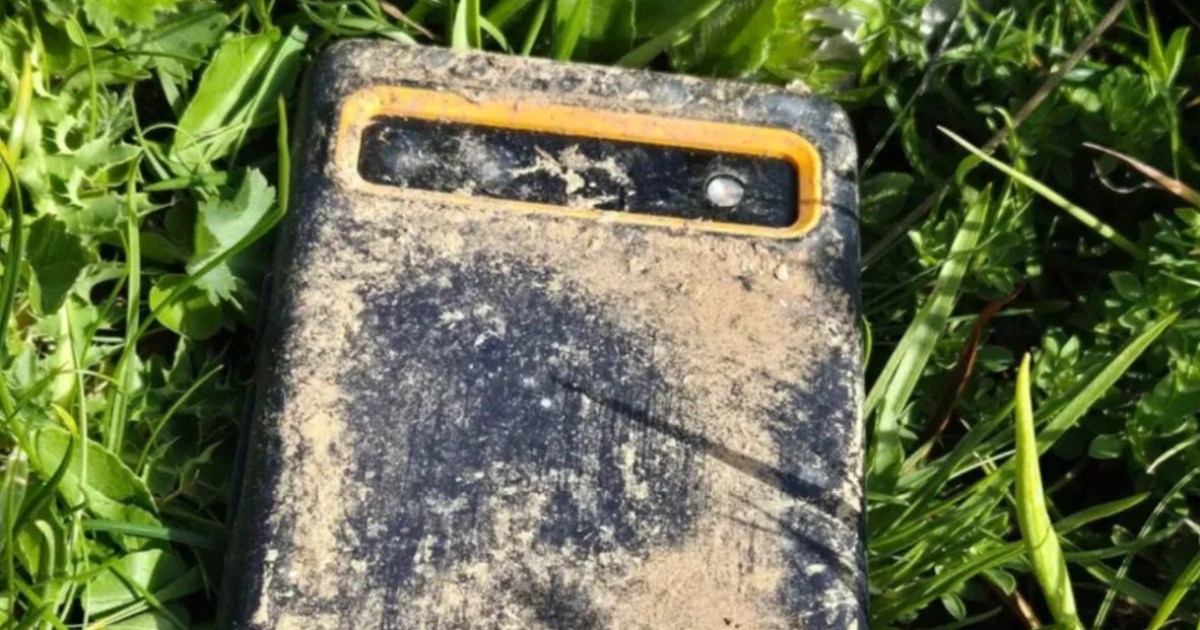 Google Pixel 6a sobrevive a nieve, lluvia y barro y anda fenómeno