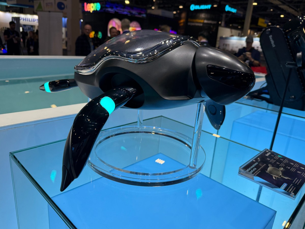 Esta empresa de limpieza de piscinas creó una tortuga robot para rastrear la calidad del agua