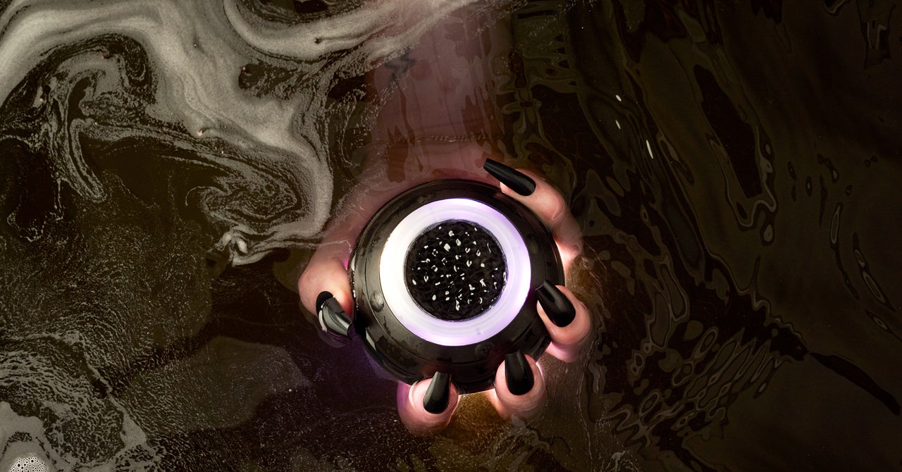 El Lush Bath Bot es un altavoz flotante vegano y reciclable que pretende dejar claro su punto de vista