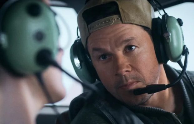 Tráiler de Flight Risk: Nunca antes habías visto a Mark Wahlberg así