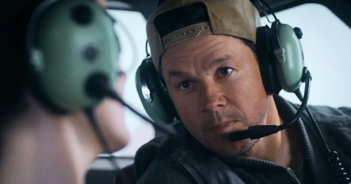 Tráiler de Flight Risk: Nunca antes habías visto a Mark Wahlberg así