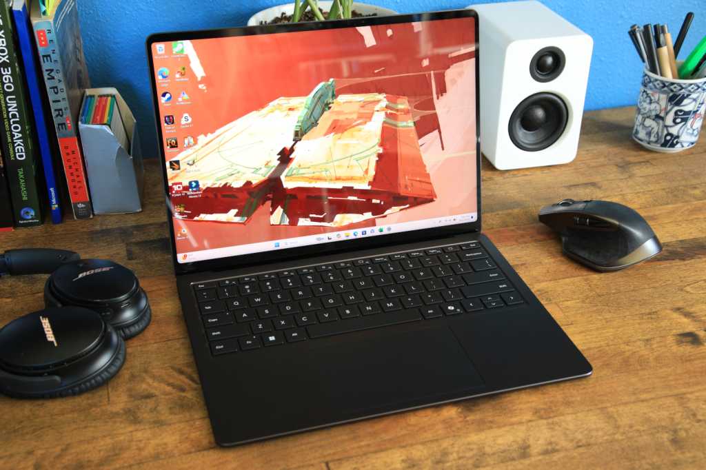 La última Surface Laptop de Microsoft tiene un impresionante descuento de $ 460 en este momento