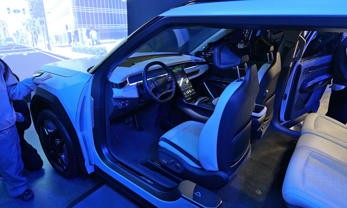 Un parabrisas holográfico de Hyundai Mobis es una gran mejora para los HUD de los automóviles en CES 2025