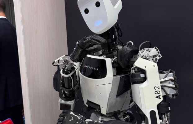 El robot humanoide Apollo de Apptronik se pone a trabajar en CES 2025