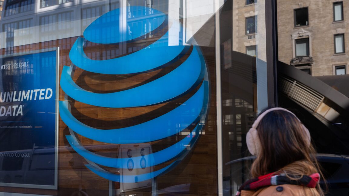 Después de un error vergonzoso, AT&T promete créditos en la factura para futuros cortes