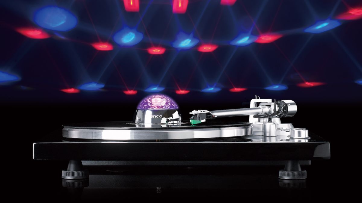 Lenco lanza 3 tocadiscos económicos, todos perfectos para principiantes, además de un ‘estabilizador de discos’ con bola de discoteca iluminada