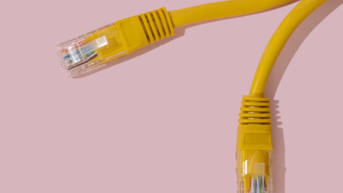 La silla de la FCC ayuda a los ISP y los propietarios a hacer acuerdos que los inquilinos no pueden escapar