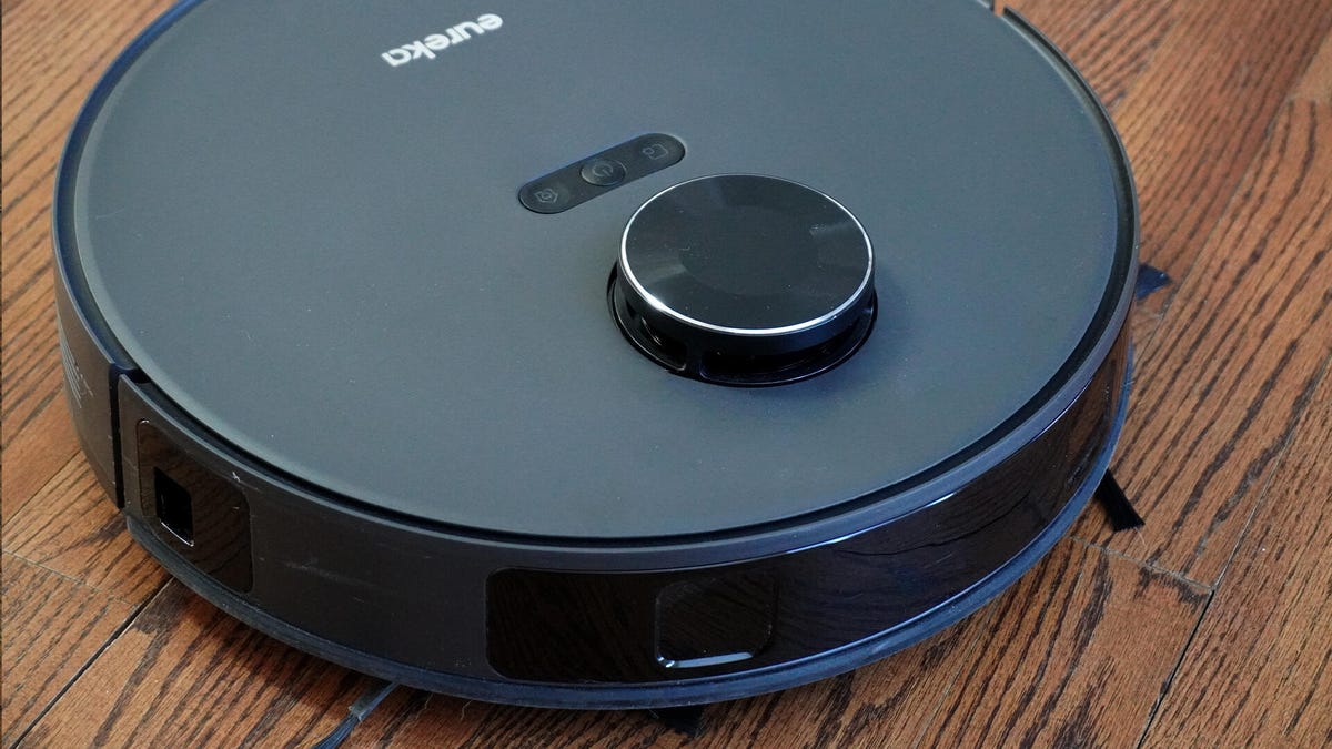 ¿Deberías comprar un robot aspirador barato? Este modelo de 400 dólares demuestra que incluso podría ser una gran idea