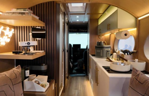 RollAway es una autocaravana EV rentable con servicio de conserjería y comodidades de lujo