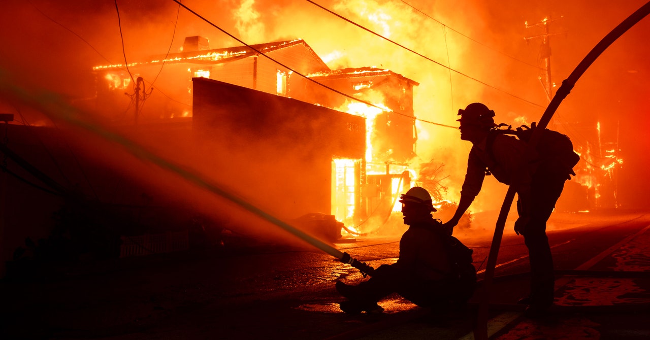 La marea finalmente podría estar cambiando en contra de los incendios de Los Ángeles