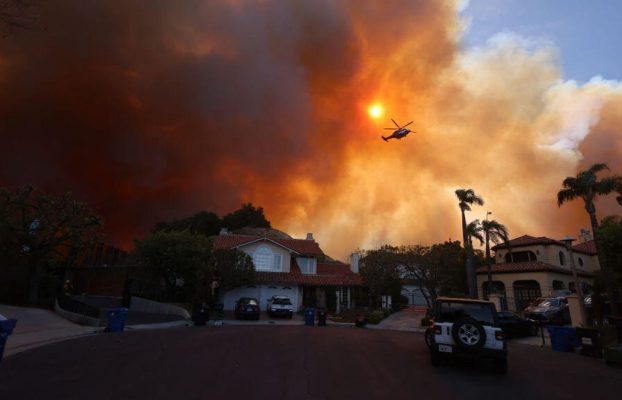 Mientras los incendios de Los Ángeles arden, la aplicación Watch Duty ofrece información oportuna sobre las condiciones de los incendios forestales