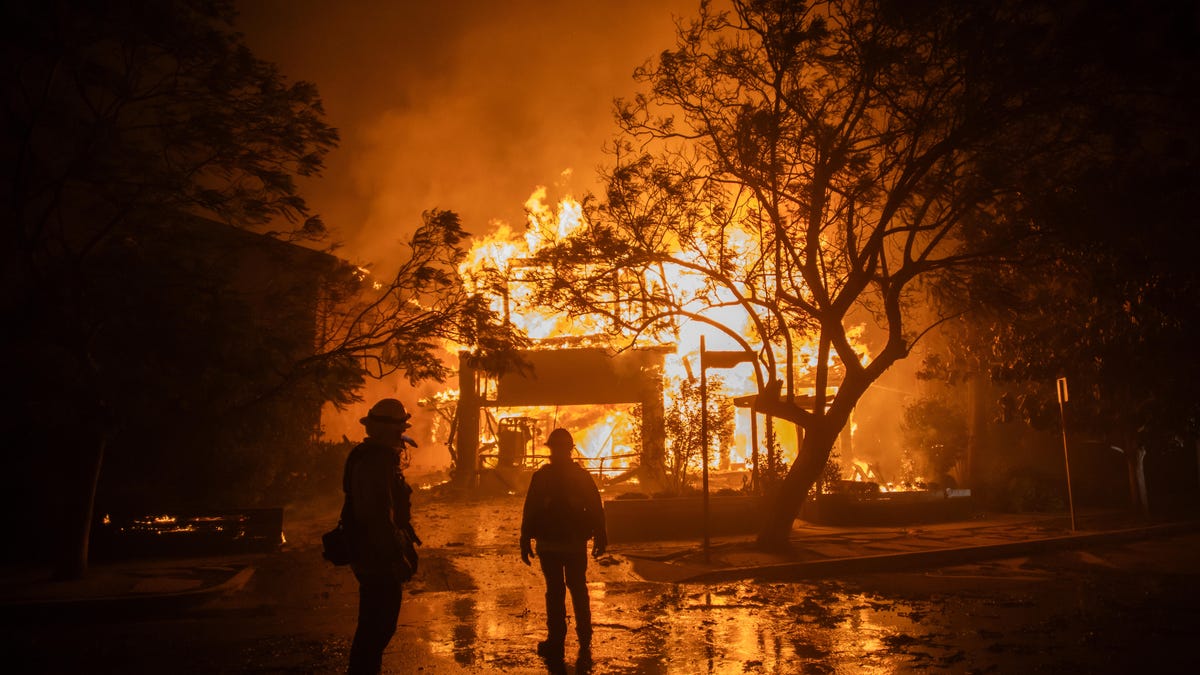 Qué hacer si su casa queda destruida o dañada en un incendio forestal
