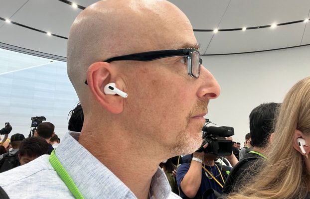 Samsung y Meta están investigando auriculares con cámara, siguiendo el ejemplo de los AirPods de Apple