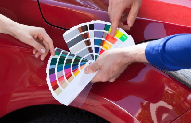 ¿El color del automóvil realmente afecta las tarifas de los seguros?