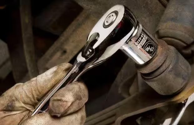 5 herramientas DeWalt útiles para mecánicos automotrices