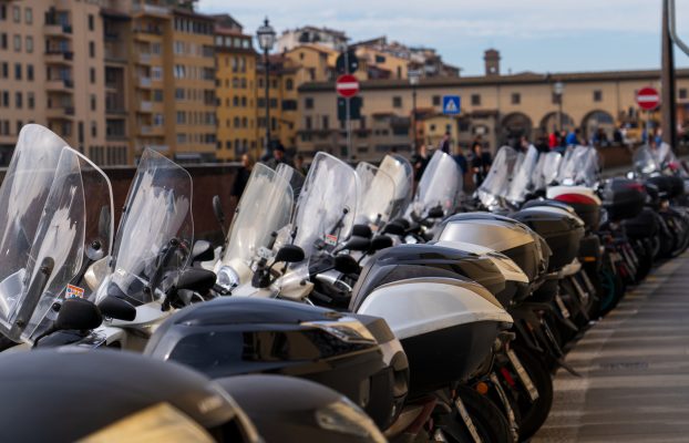 ¿Necesita una licencia de motocicleta para ciclomotor? Eso depende