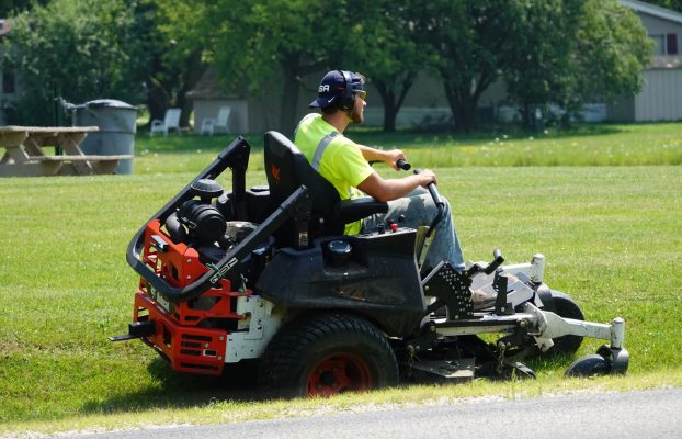 Las 5 mejores cortadoras de césped de giro cero que puedes comprar en 2024, según reseñas profesionales