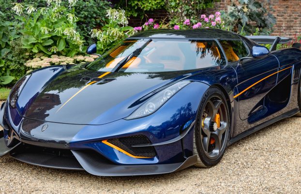 ¿Quién es el propietario de Koenigsegg y dónde se fabrican los coches?