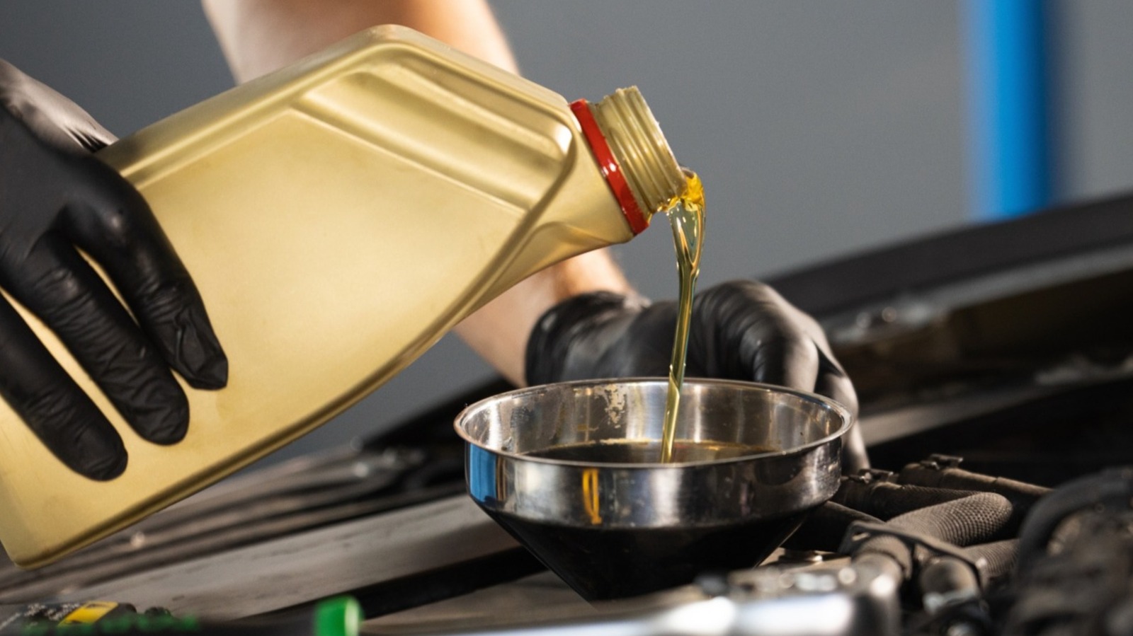 ¿Qué sucede con el aceite del motor si hace demasiado calor?