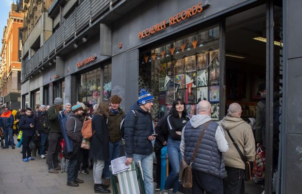 Se ha anunciado el Record Store Day 2025, como si necesitaras una excusa para comprar más discos