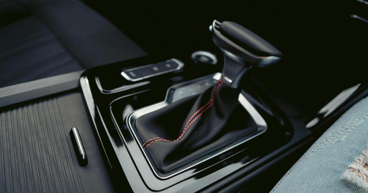 ¿Qué significa la letra L en un carro automático?