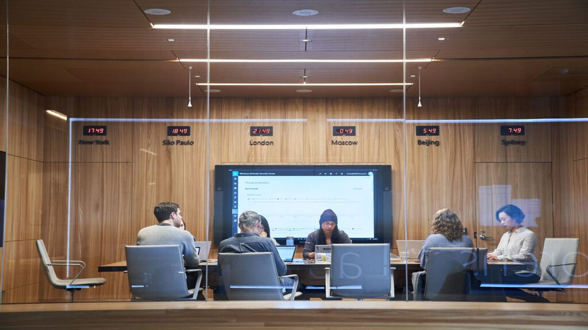 El propio equipo malo de Microsoft ‘atacó’ más de 100 productos de IA generativa: esto es lo que aprendieron