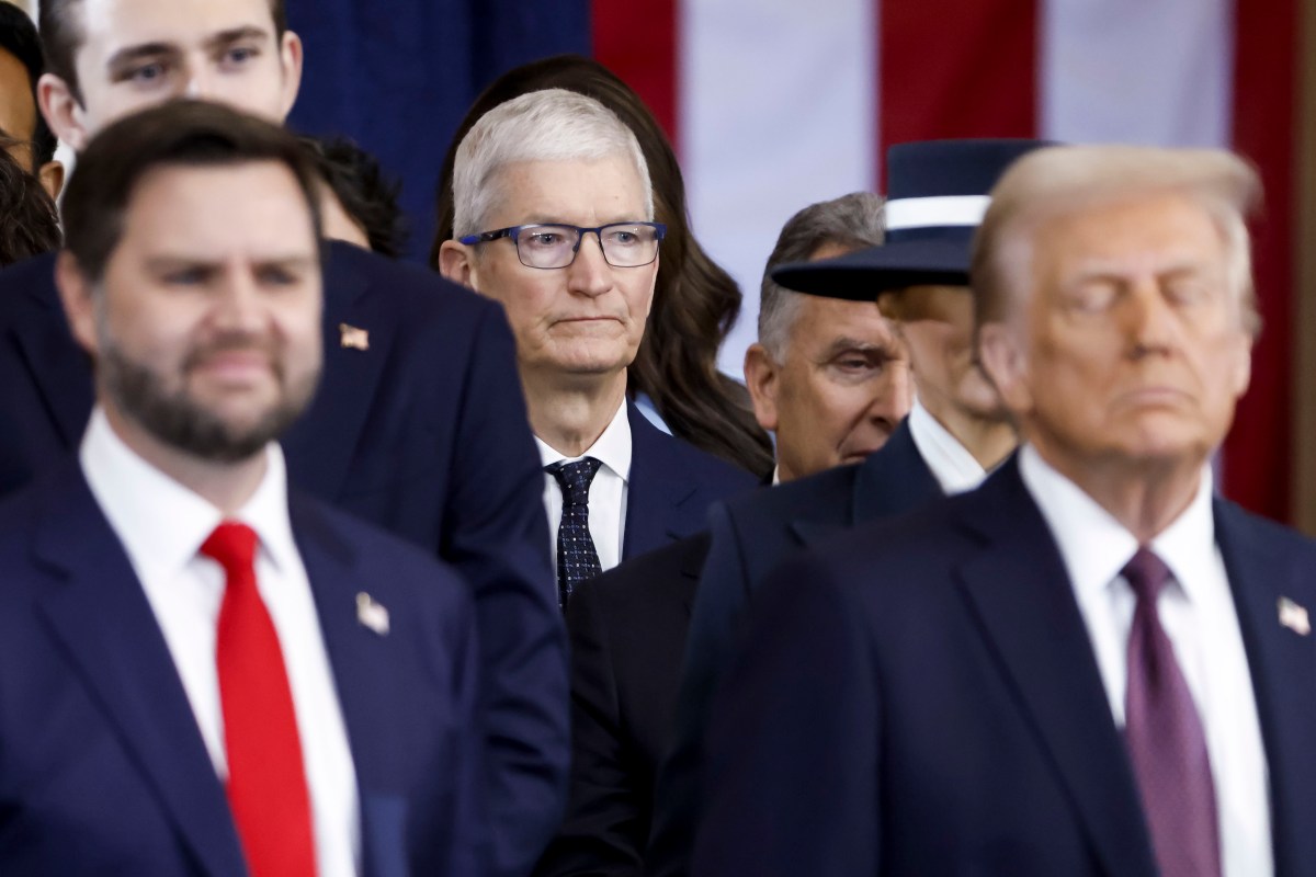 El CEO de Apple, Tim Cook, dice que los aranceles agregarán $ 900 millones en costos en el tercer trimestre, pero futuro incierto