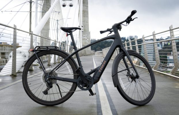 La bicicleta eléctrica Trek FX+ 7S es una bicicleta urbana premium