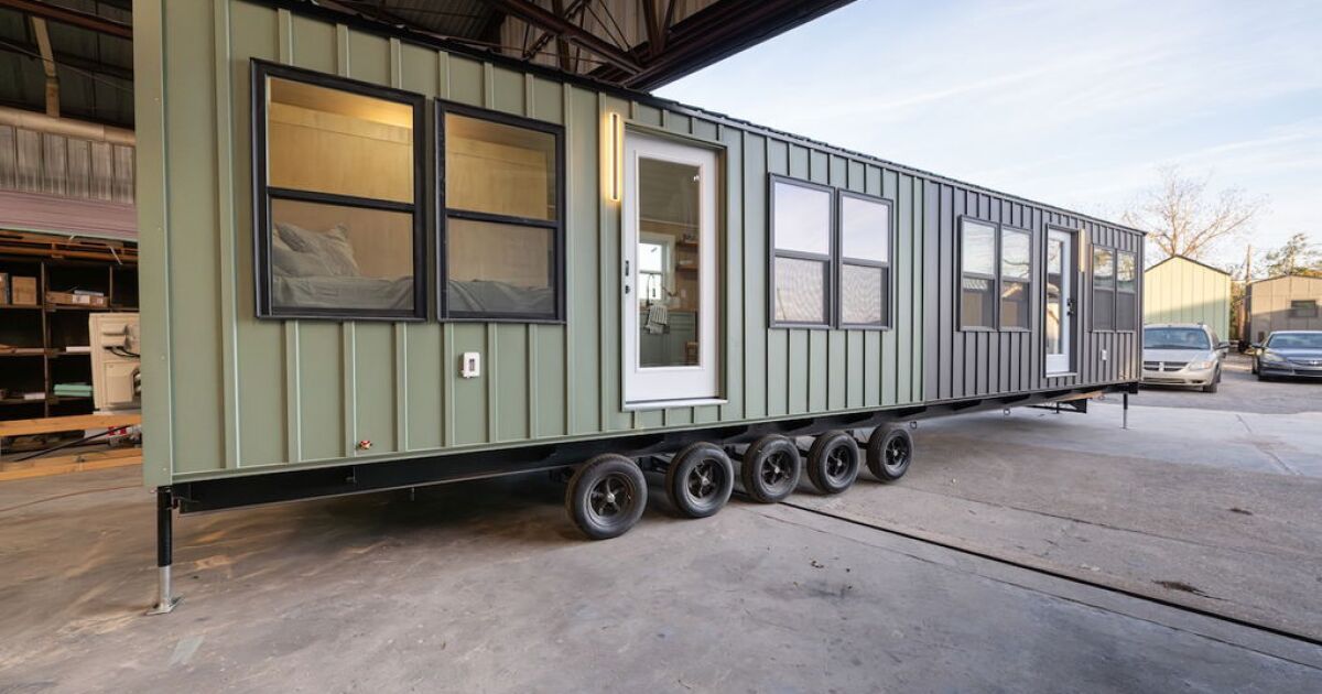 Enorme minicasa dúplex con capacidad para dos casas en un solo remolque