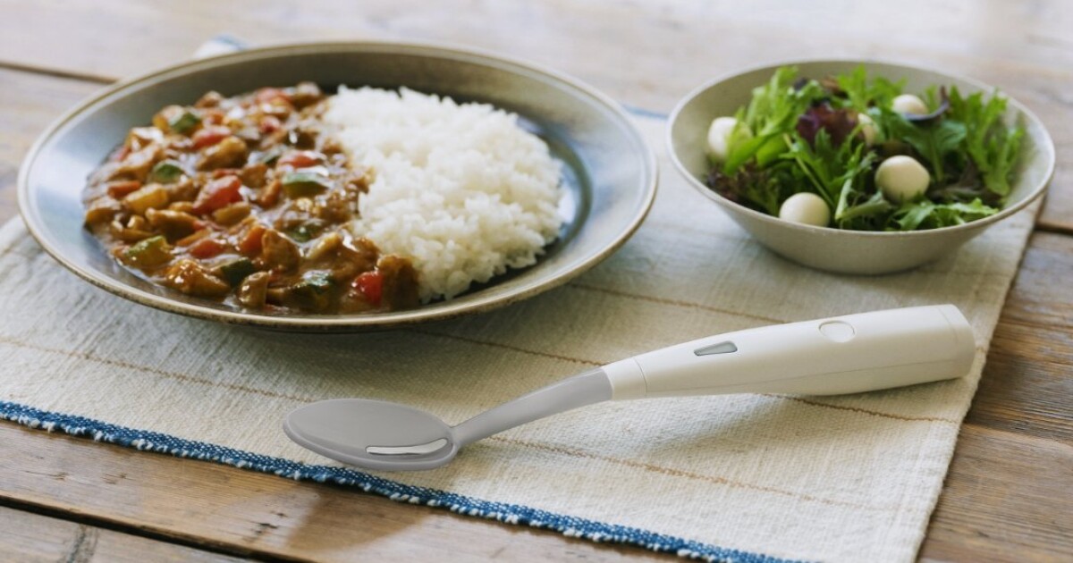 La cuchara eléctrica agrega sabor salado, pero no sal real, a los alimentos bajos en sodio