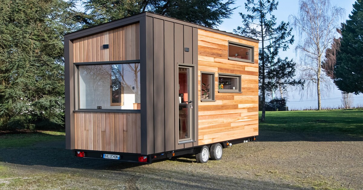 Una pequeña casa contemporánea que se adapta a la vida a tiempo completo en una longitud de solo 20 pies